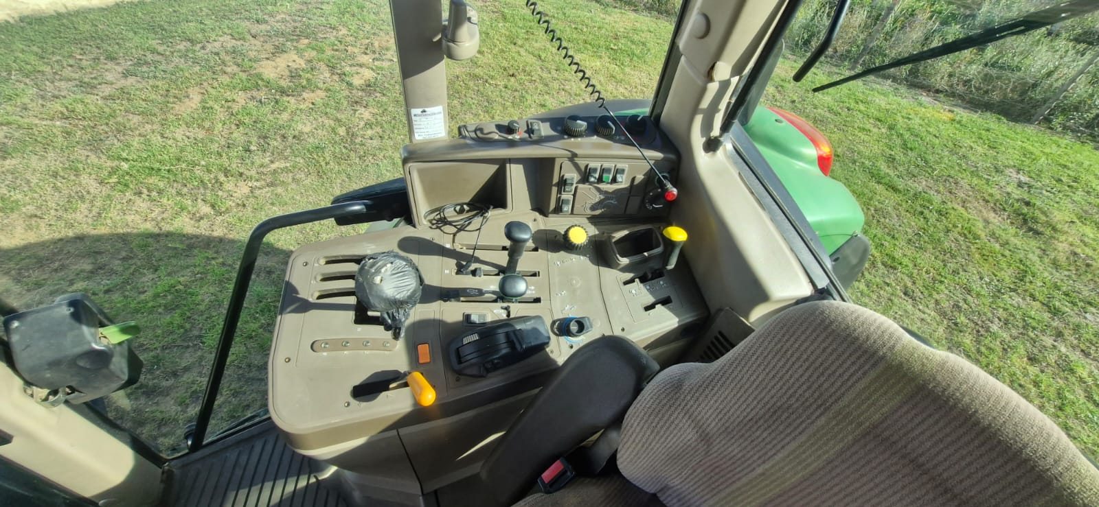 2013 John Deere 6930 4x4 (#298) - Image 6