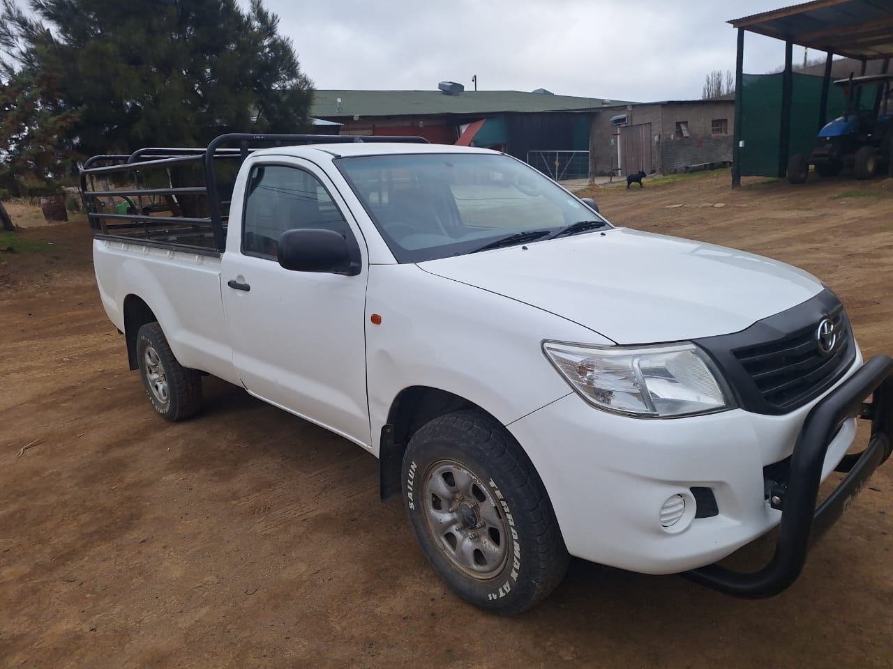 2015 Toyota Hilux SRX 4x4 - Image 2