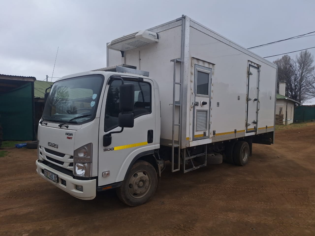 2025 Isuzu 500 AMT with Thermo King V-300 Max - Image 2