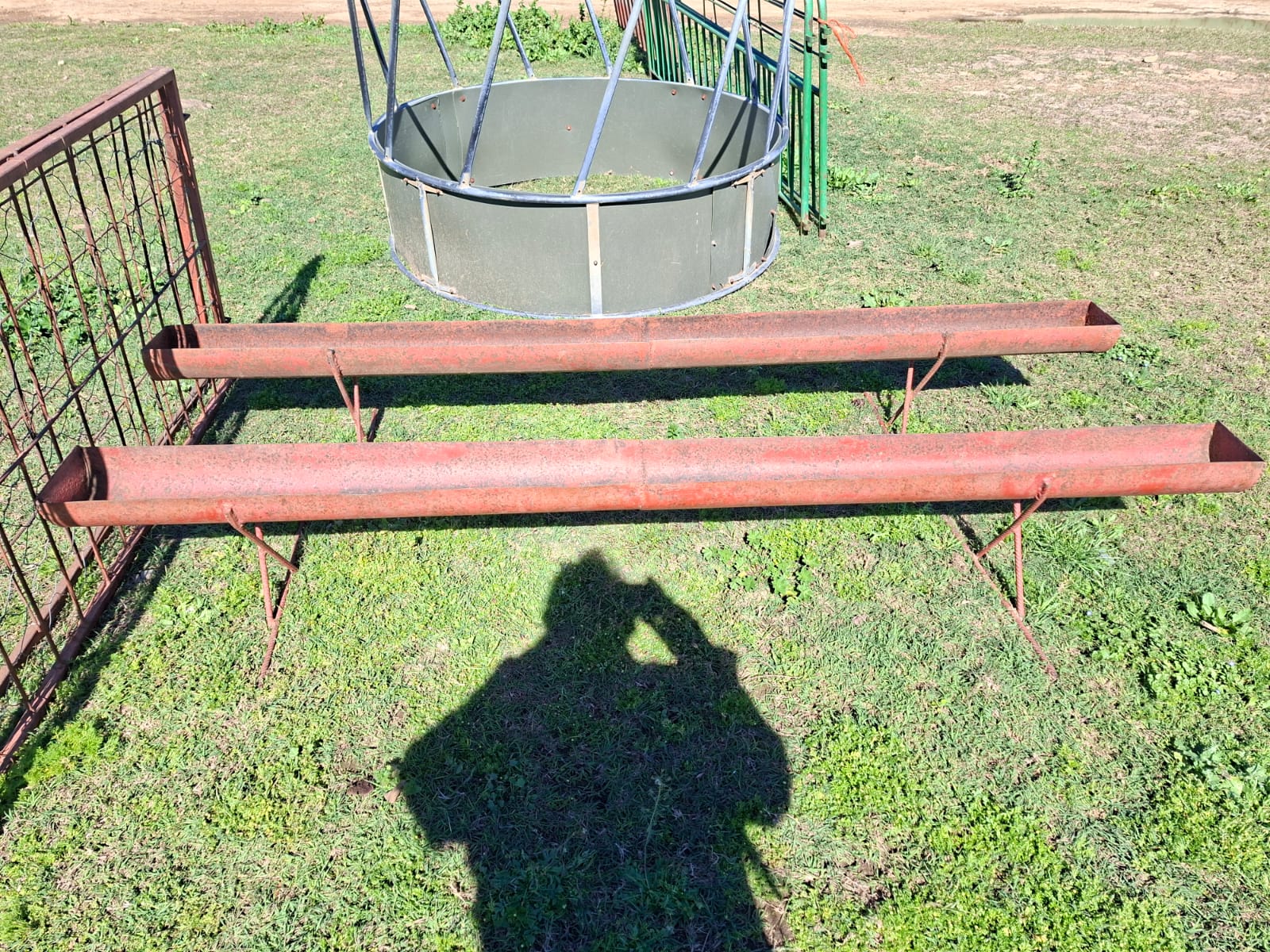 Red Steel Feeding Troughs - Image 3