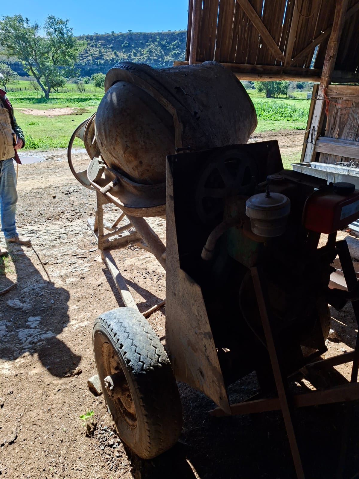 Concrete Mixer on Wheels - Image 4
