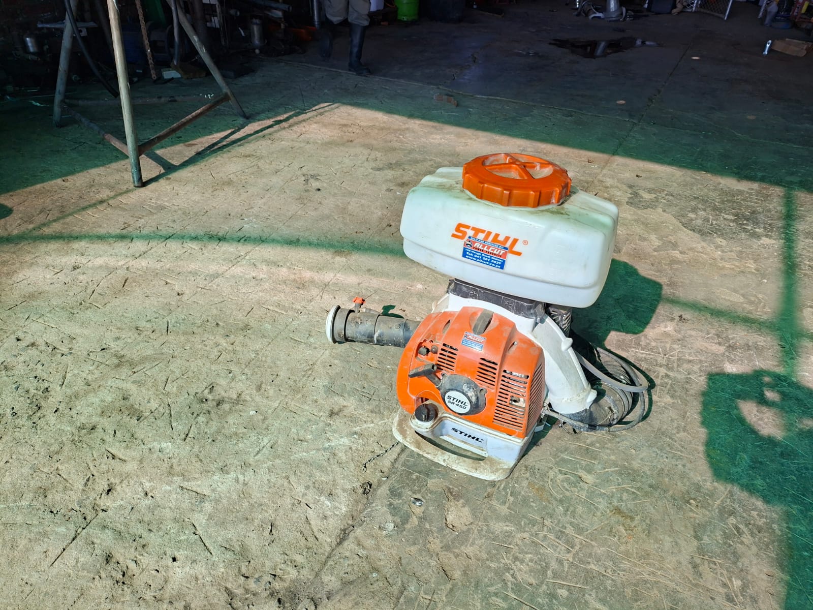 Stihl SR 450 Backpack Mist Blower - Image 2